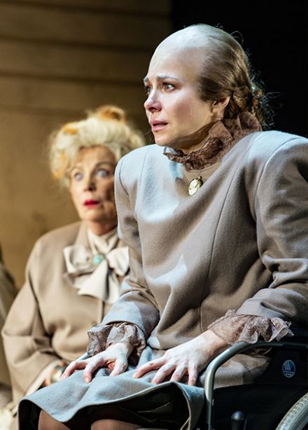 Восемь любящих женщин. Спектакль