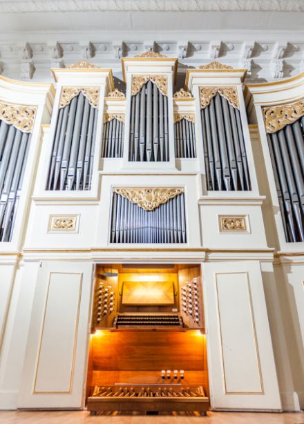 Хор. Виолончель. Орган