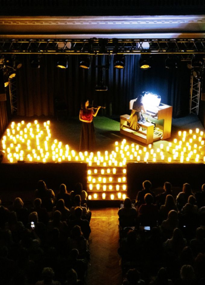 Орган при свечах